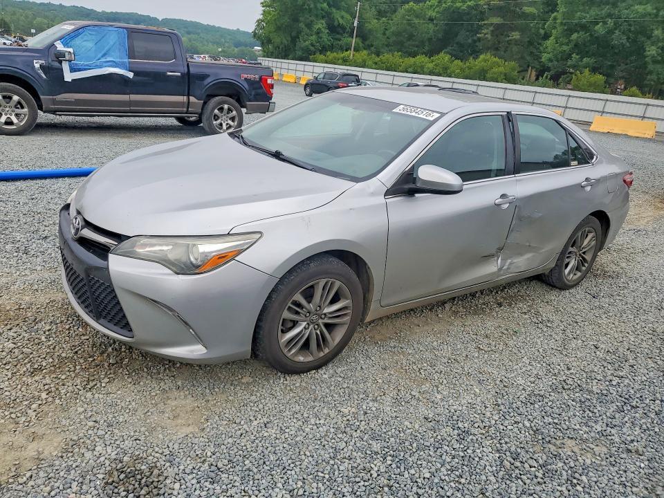 2016 Toyota Camry — фото 1