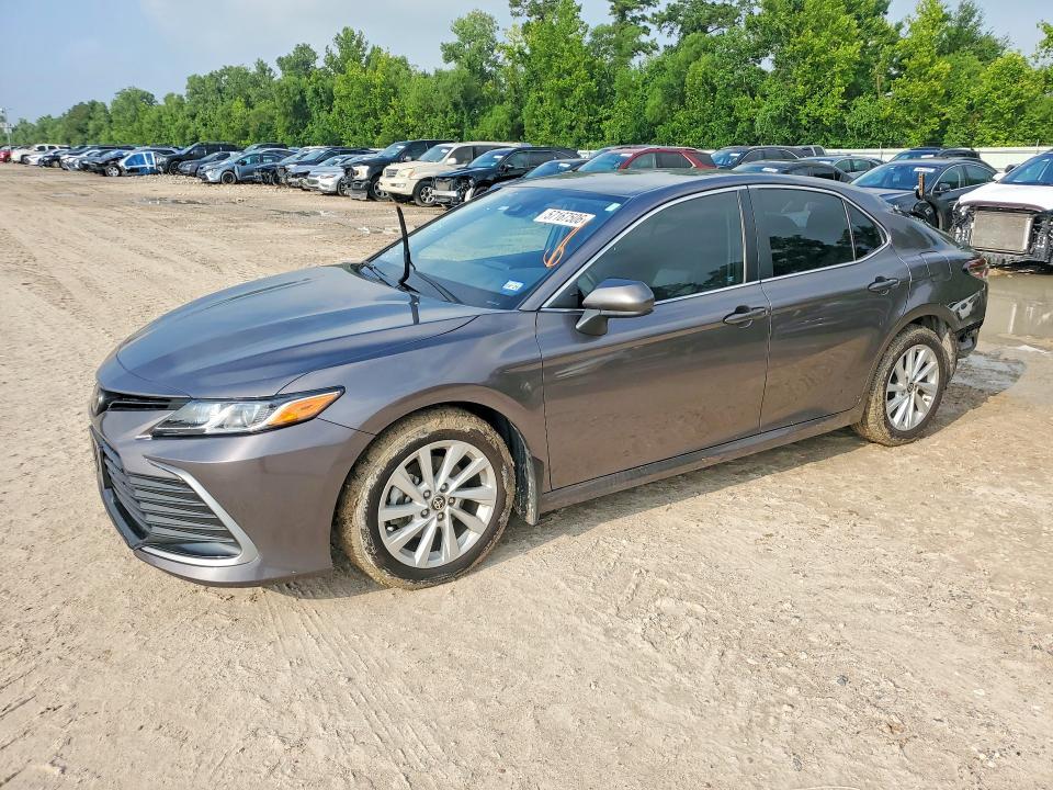 2022 Toyota Camry — фото 1