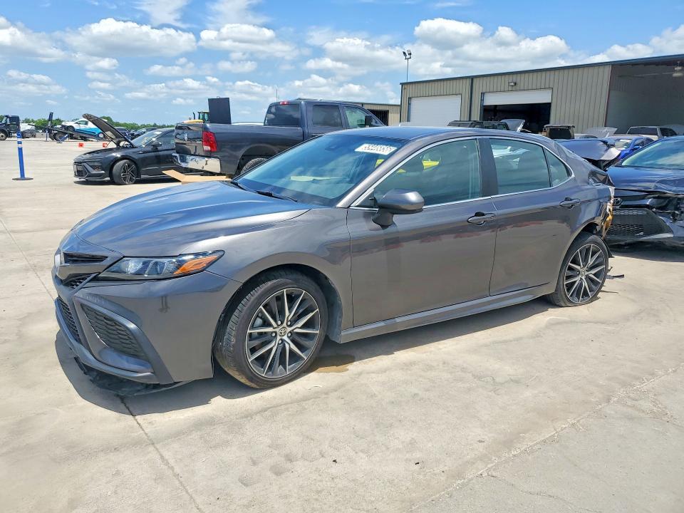 2023 Toyota Camry — фото 1
