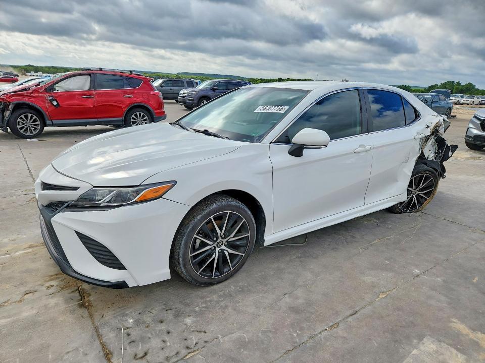 2022 Toyota Camry — фото 1