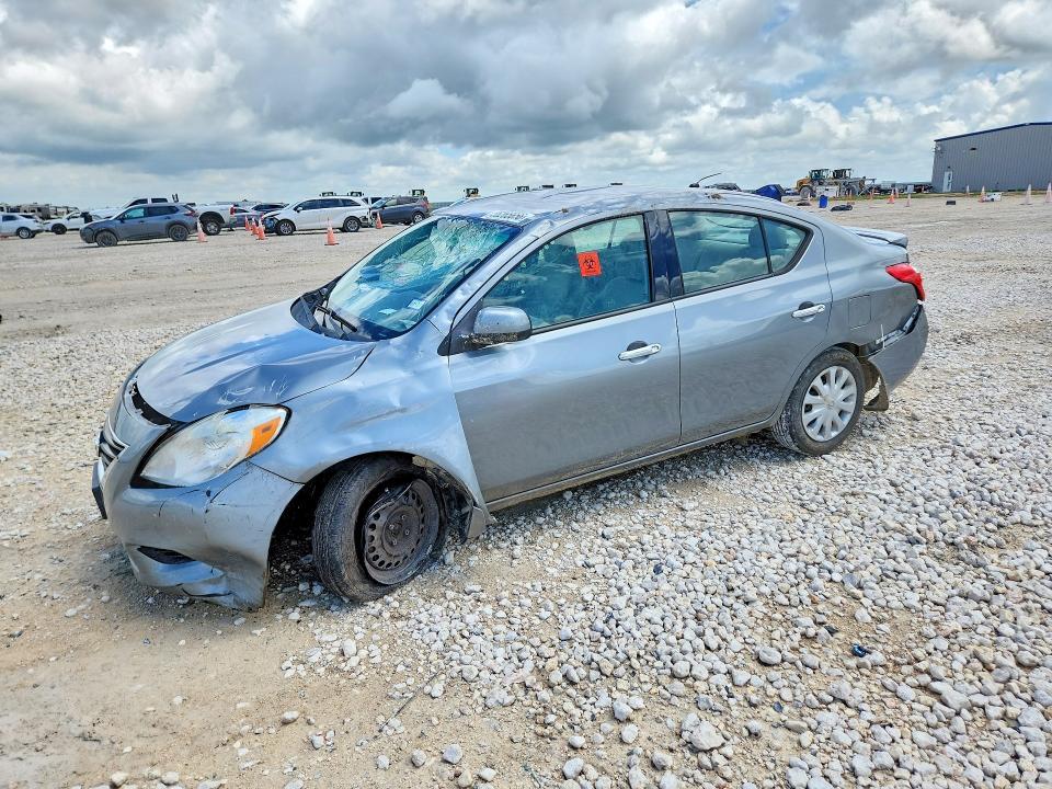 2014 Nissan Versa — фото 1