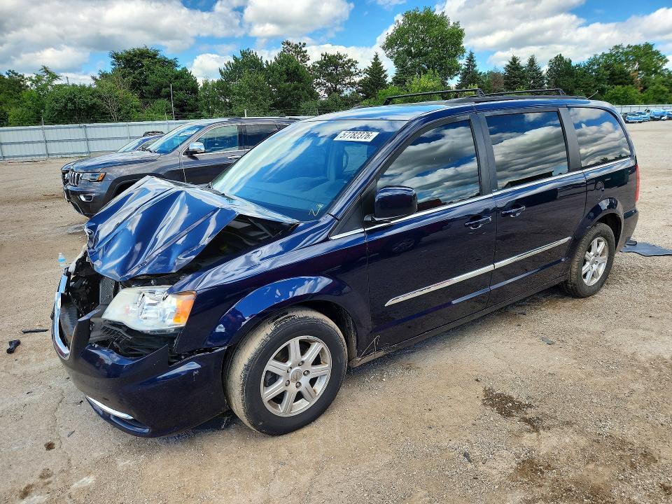 2012 Chrysler Town Country — фото 1