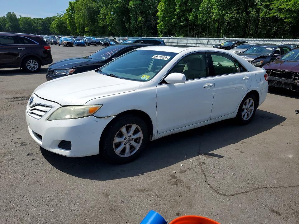 2011 Toyota Camry — фото 1