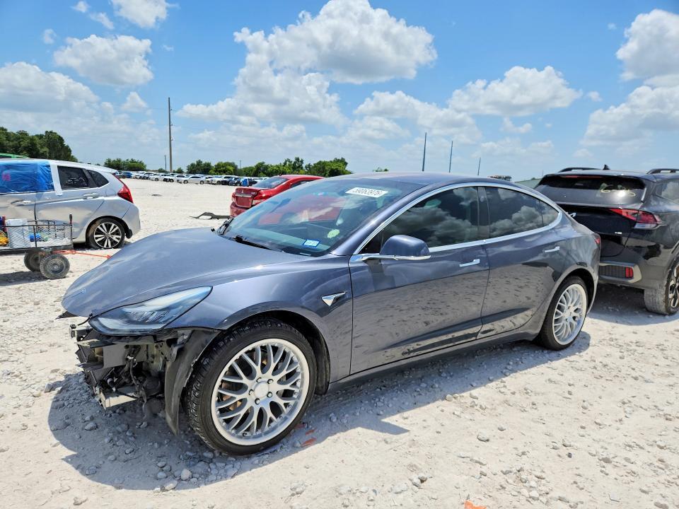 2019 Tesla Model 3 — фото 1