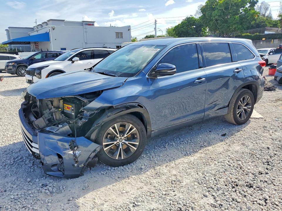 2017 Toyota Highlander — фото 1