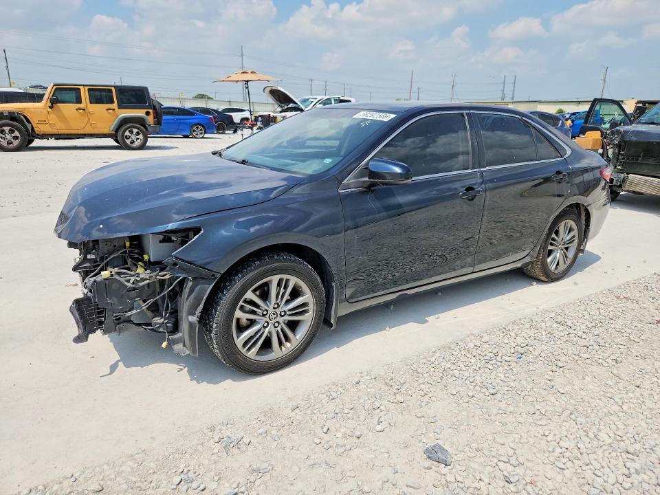 2016 Toyota Camry — фото 1