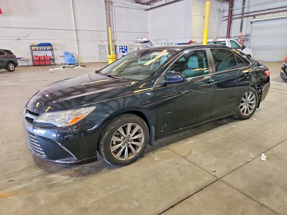 2016 Toyota Camry — фото 1