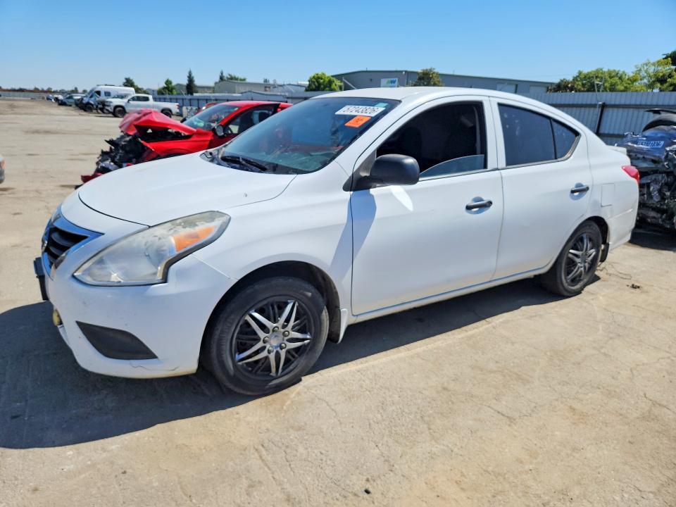 2015 Nissan Versa — фото 1