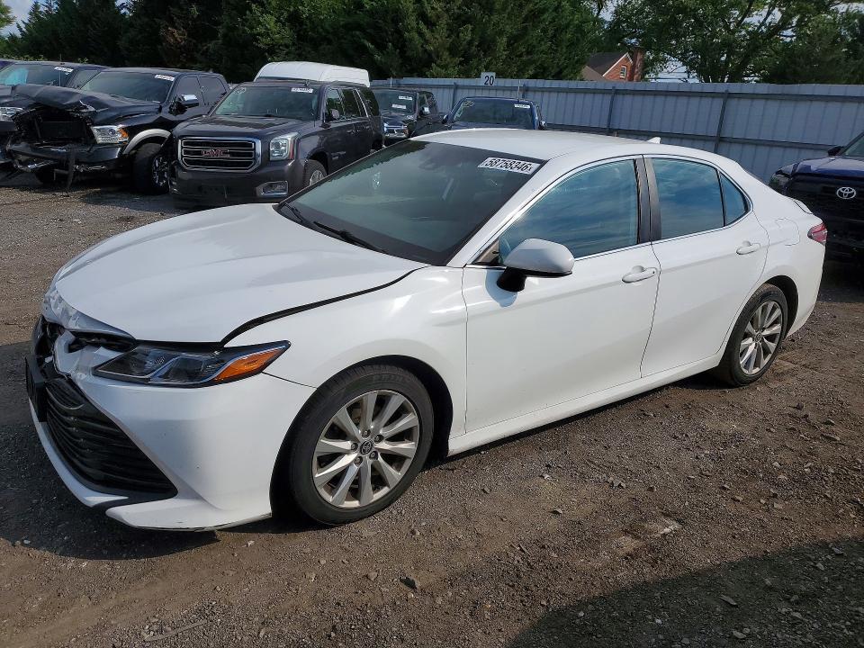 2020 Toyota Camry — фото 1