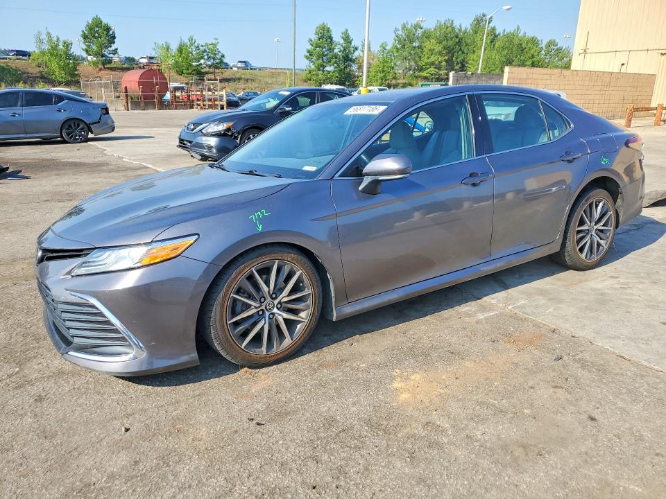 2022 Toyota Camry — фото 1