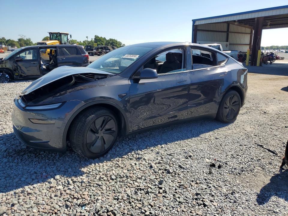 2026 Tesla Model Y — фото 1