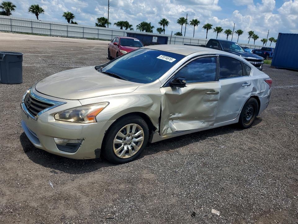 2015 Nissan Altima — фото 1