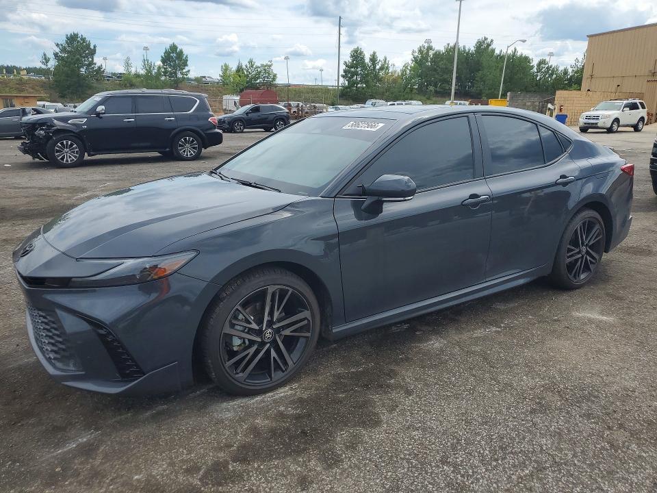 2025 Toyota Camry — фото 1