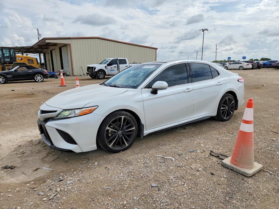2020 Toyota Camry — фото 1