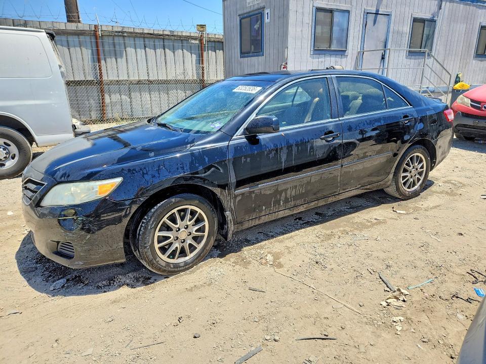 2010 Toyota Camry — фото 1