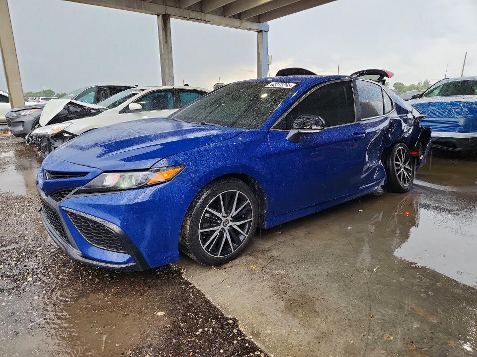 2023 Toyota Camry — фото 1