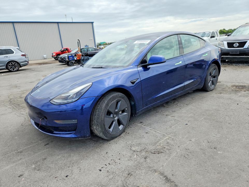 2022 Tesla Model 3 — фото 1