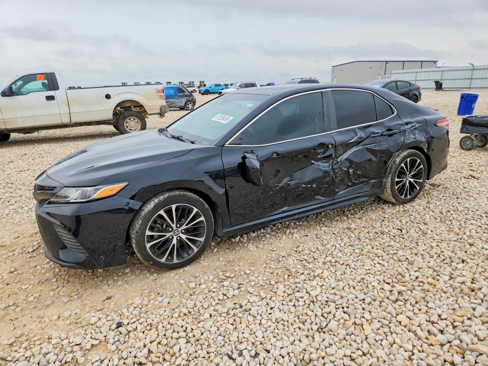 2018 Toyota Camry — фото 1