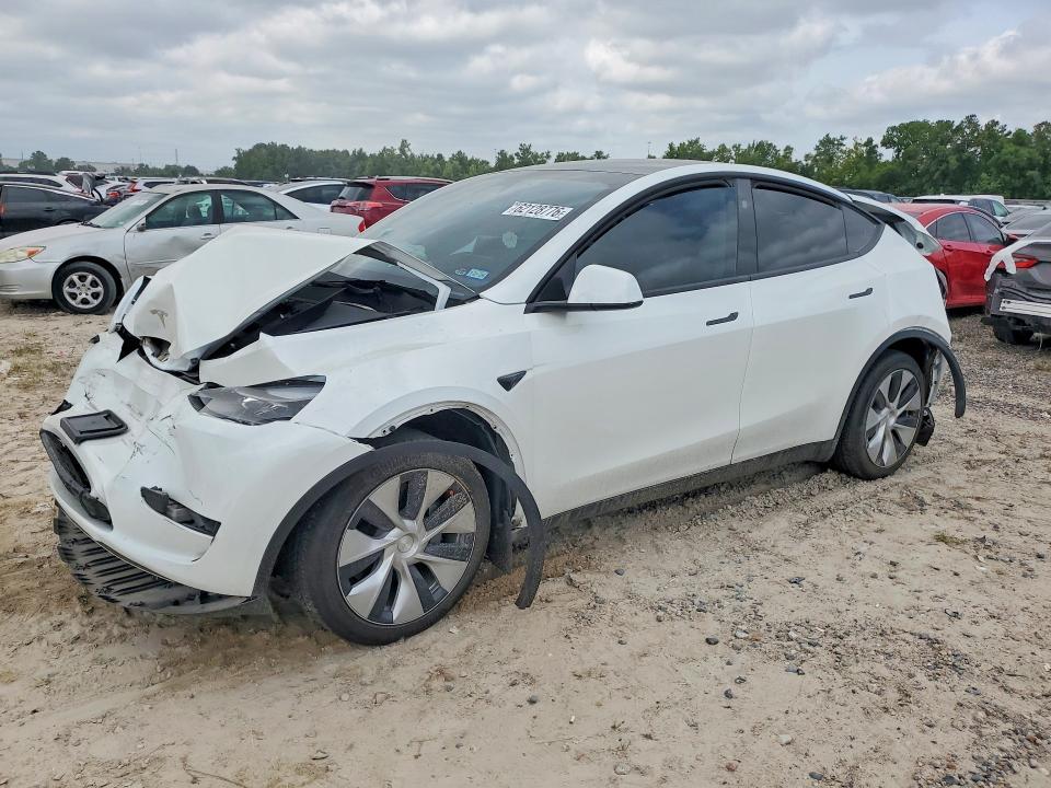 2023 Tesla Model Y — фото 1