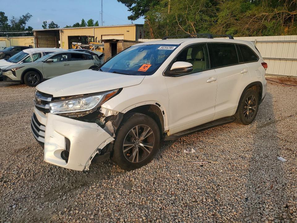2017 Toyota Highlander — фото 1