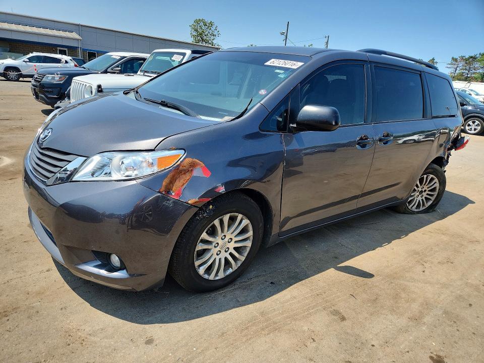 2014 Toyota Sienna — фото 1