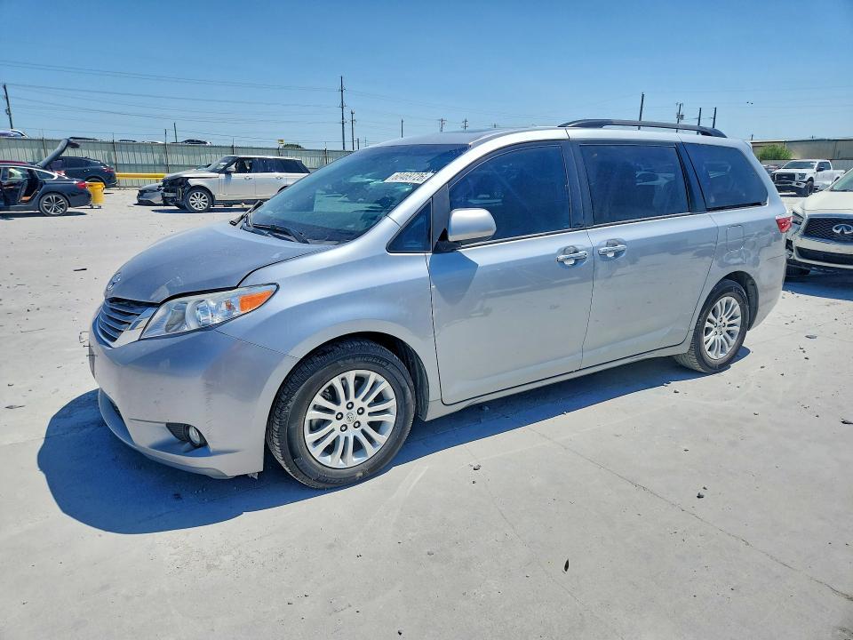 2016 Toyota Sienna — фото 1