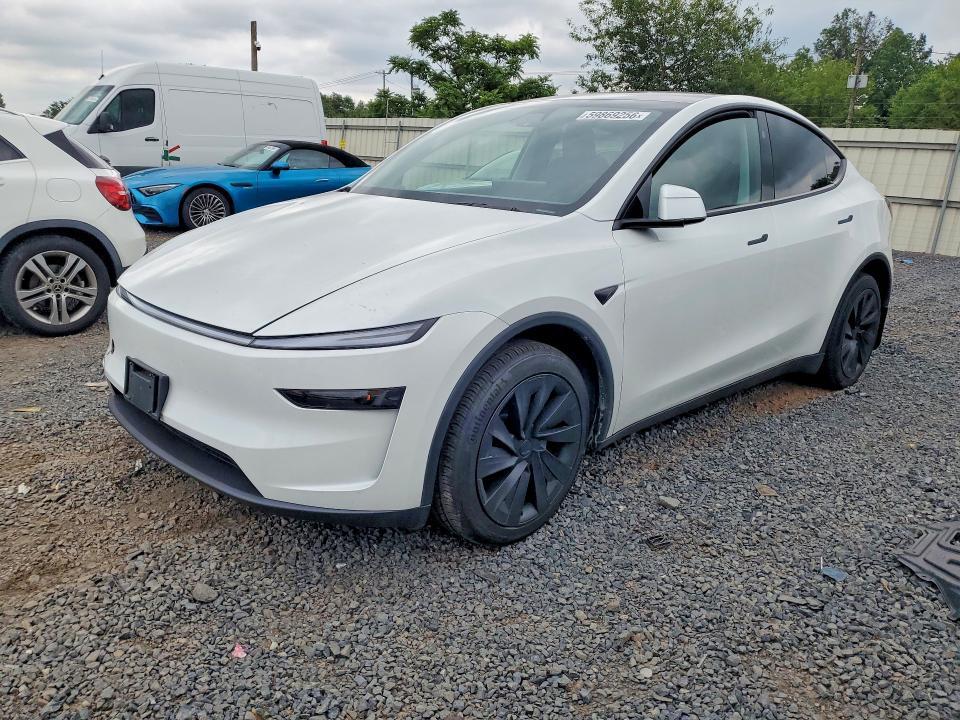 2026 Tesla Model Y — фото 1