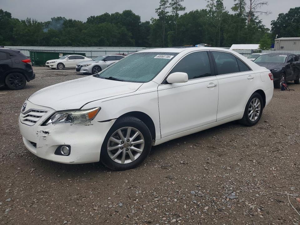 2011 Toyota Camry — фото 1