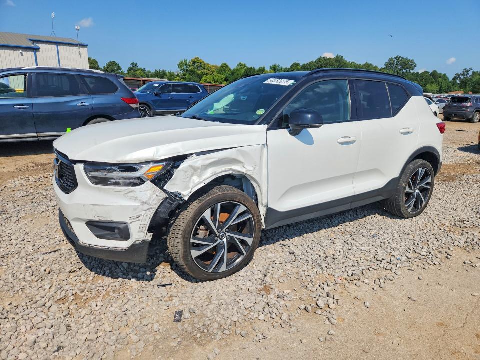 2020 Volvo Xc40 — фото 1