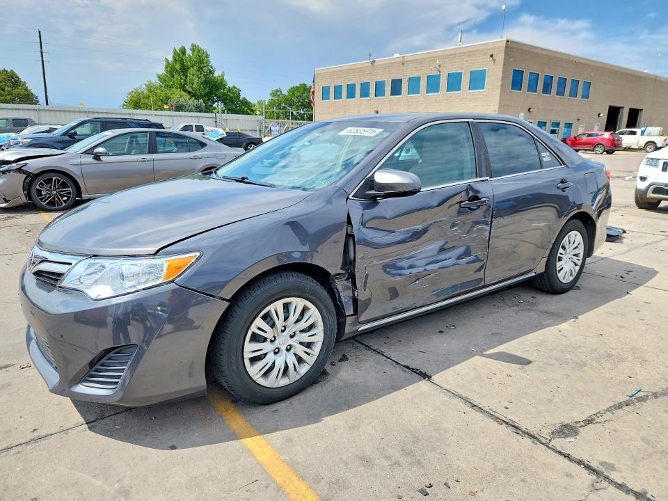 2013 Toyota Camry — фото 1
