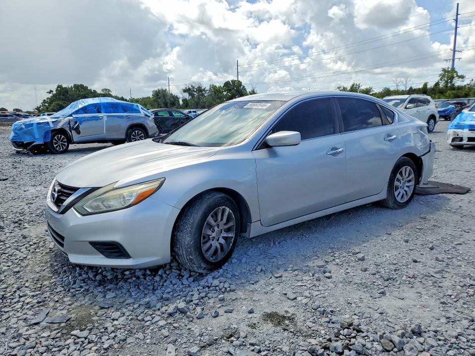 2017 Nissan Altima — фото 1