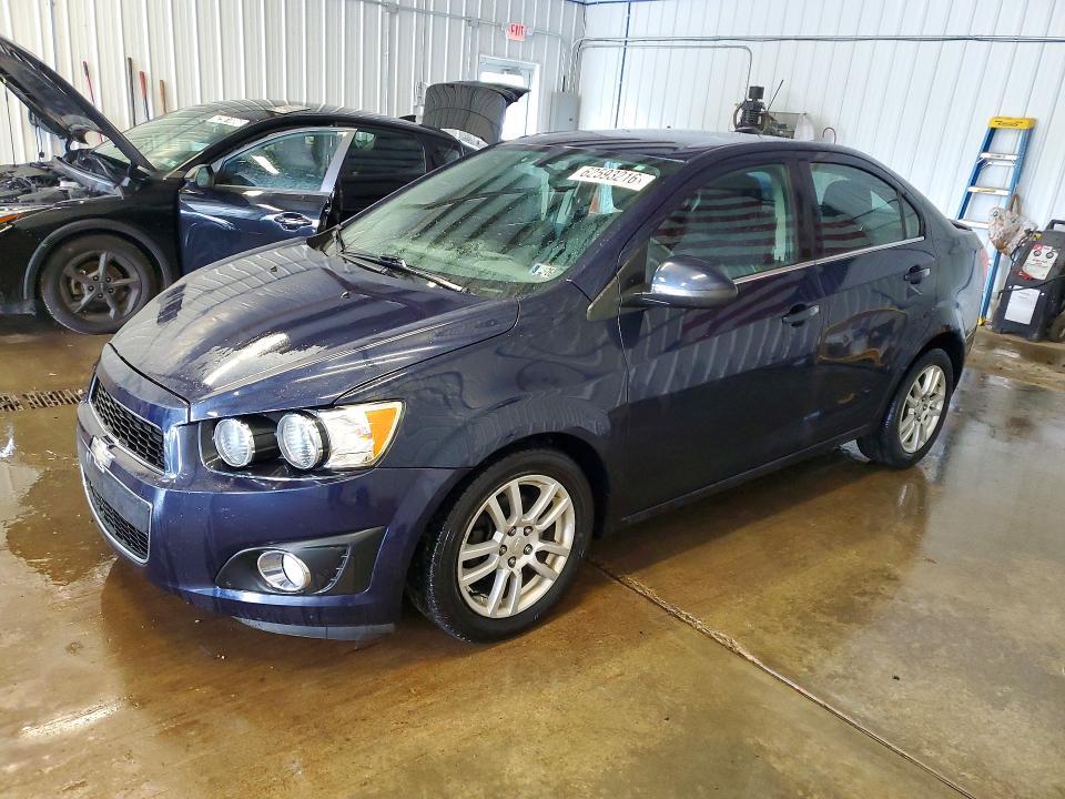 2015 Chevrolet Sonic — фото 1