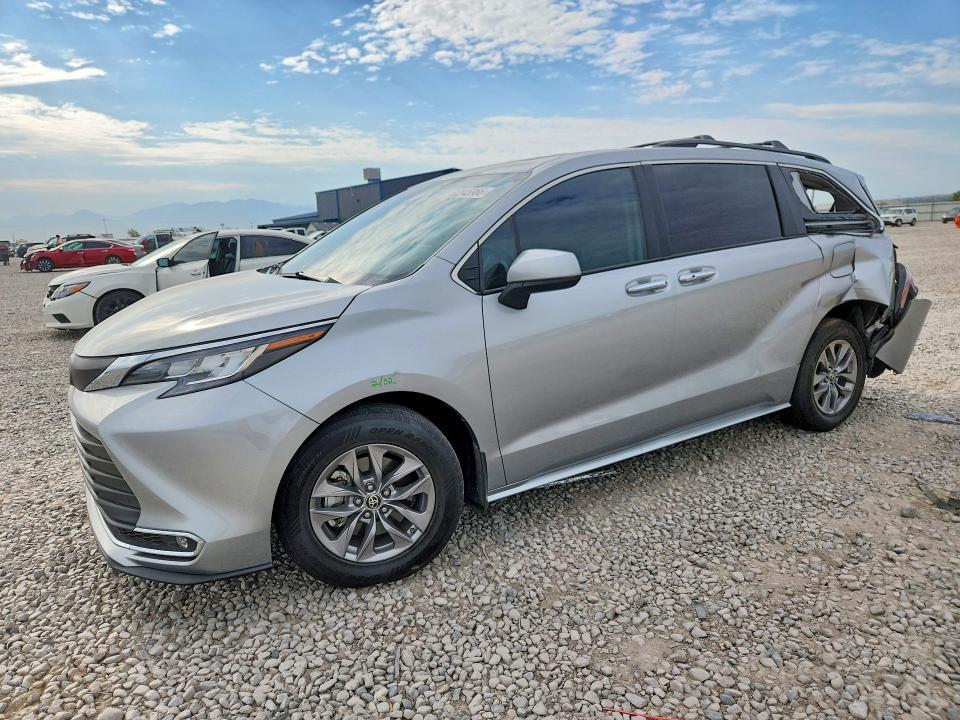 2022 Toyota Sienna — фото 1