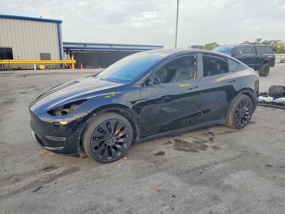 2021 Tesla Model Y — фото 1