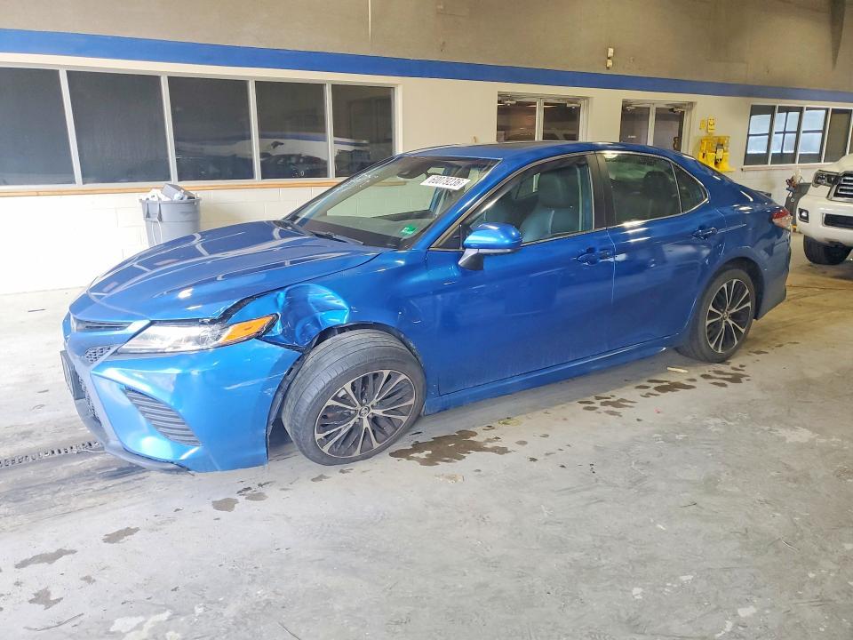 2019 Toyota Camry — фото 1