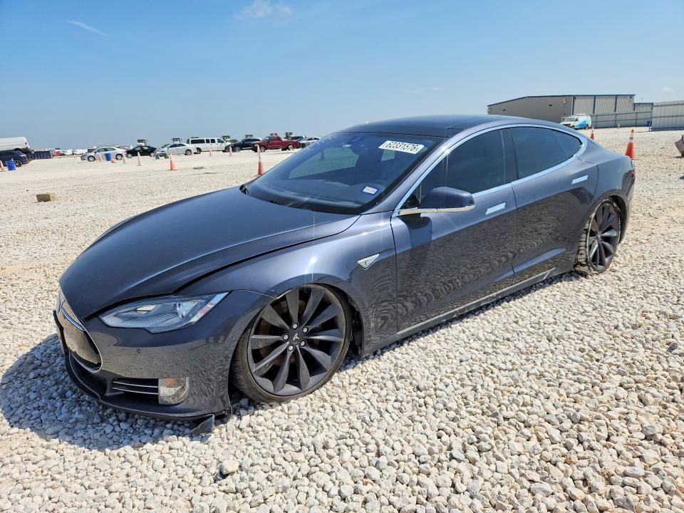 2015 Tesla Model S — фото 1