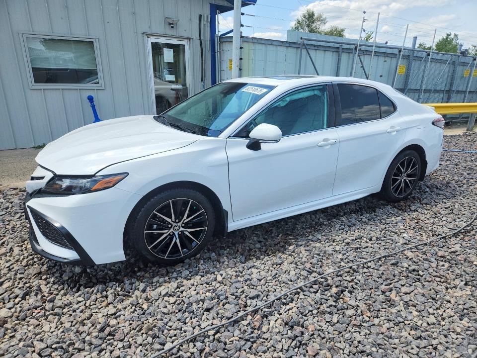 2022 Toyota Camry — фото 1