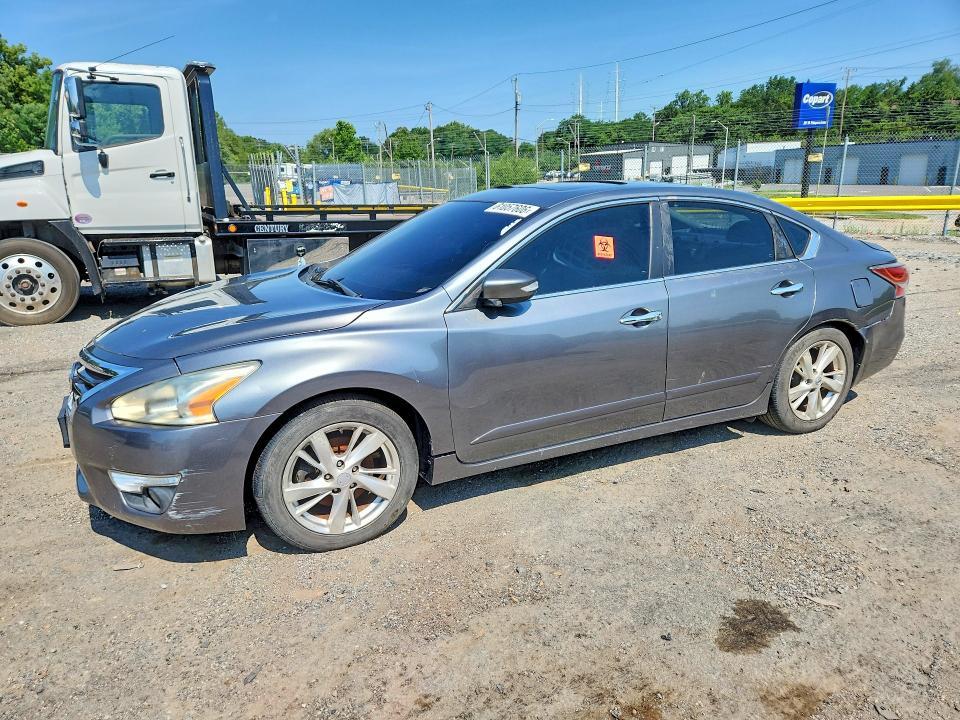 2015 Nissan Altima — фото 1