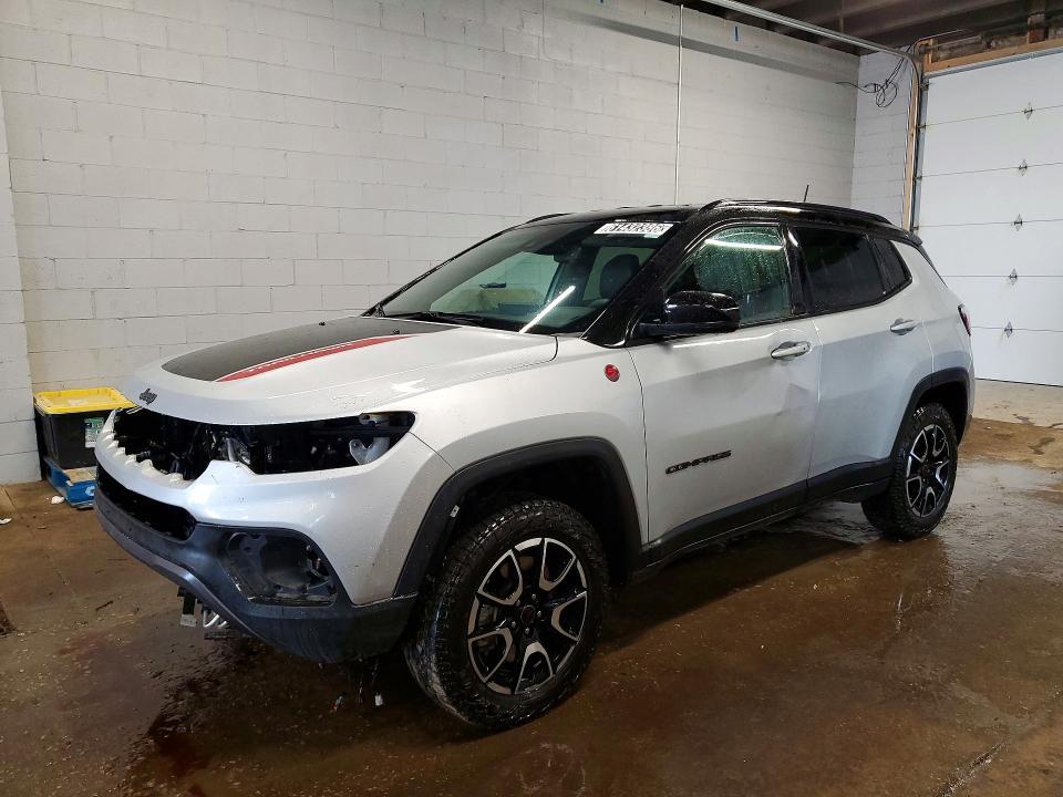2025 Jeep Compass — фото 1