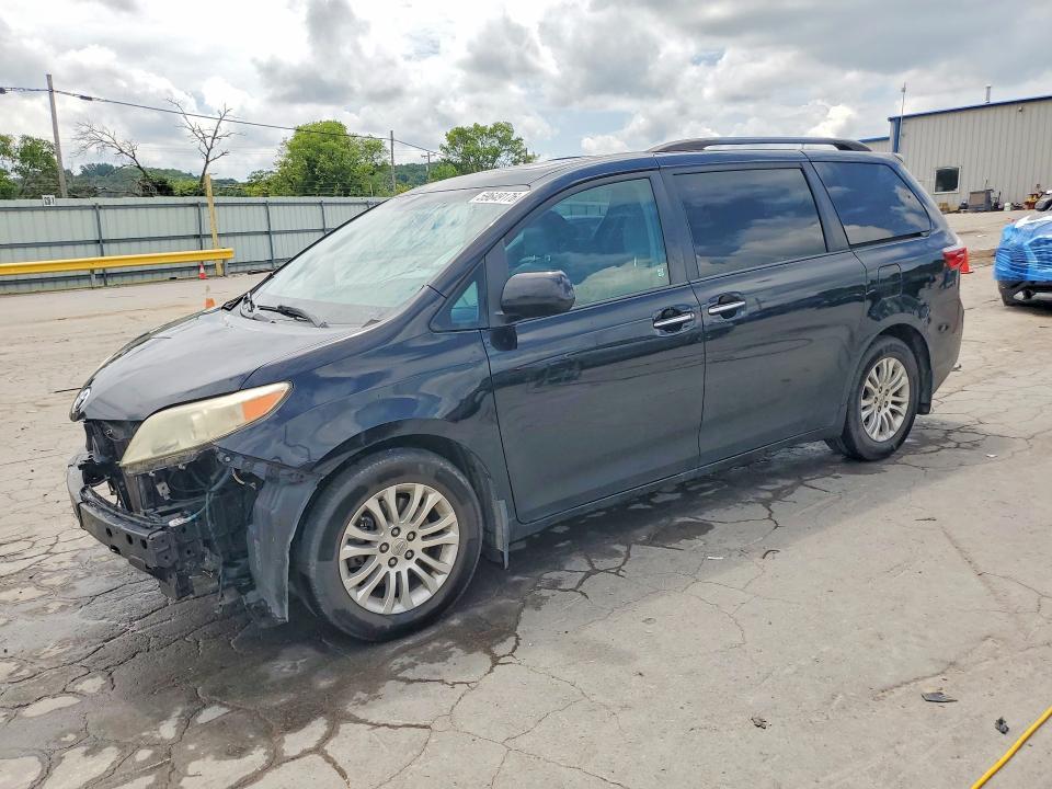 2016 Toyota Sienna — фото 1