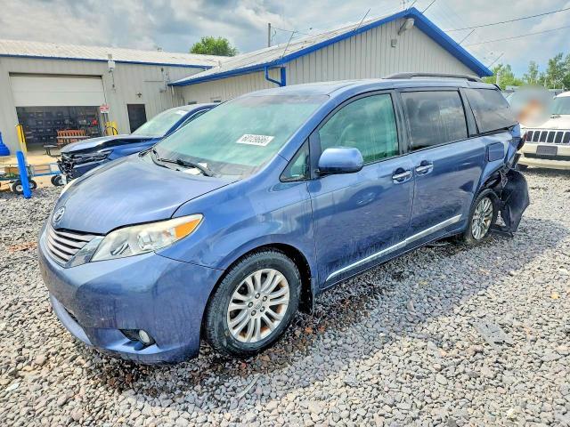 2015 Toyota Sienna — фото 1