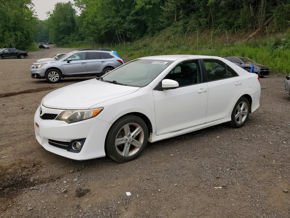 2013 Toyota Camry — фото 1