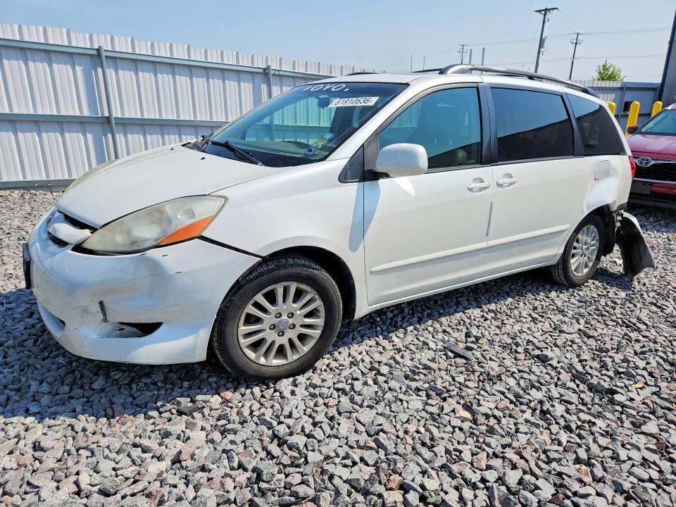 2009 Toyota Sienna — фото 1