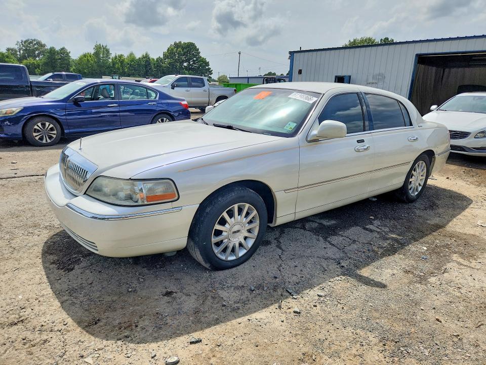 2006 Lincoln Town Car — фото 1