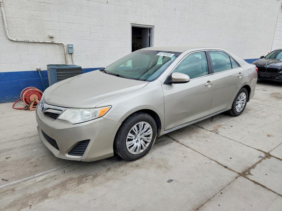 2013 Toyota Camry — фото 1