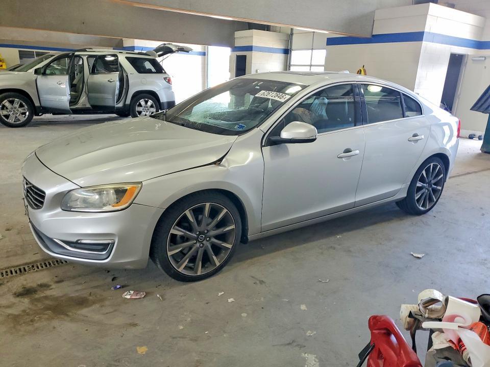 2015 Volvo S60 — фото 1