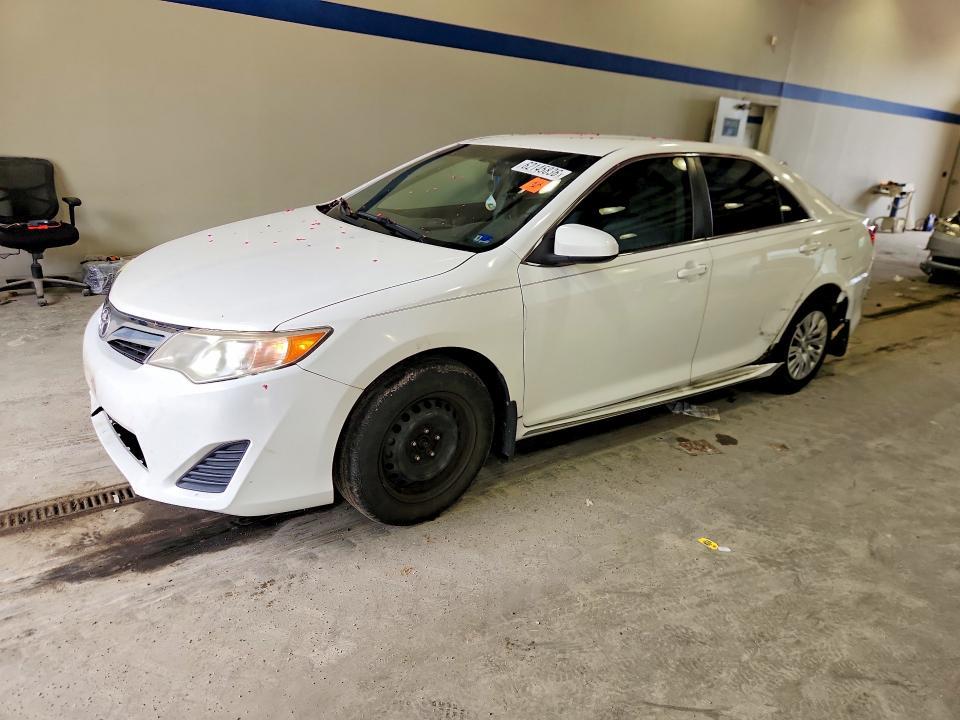 2013 Toyota Camry — фото 1