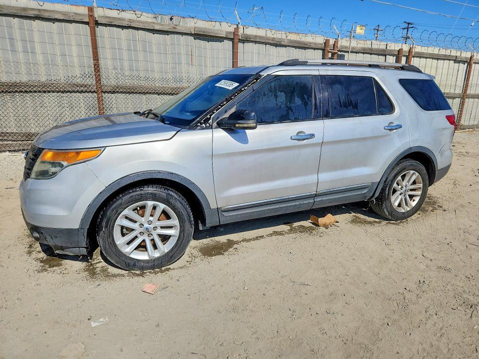 2011 Ford Explorer — фото 1