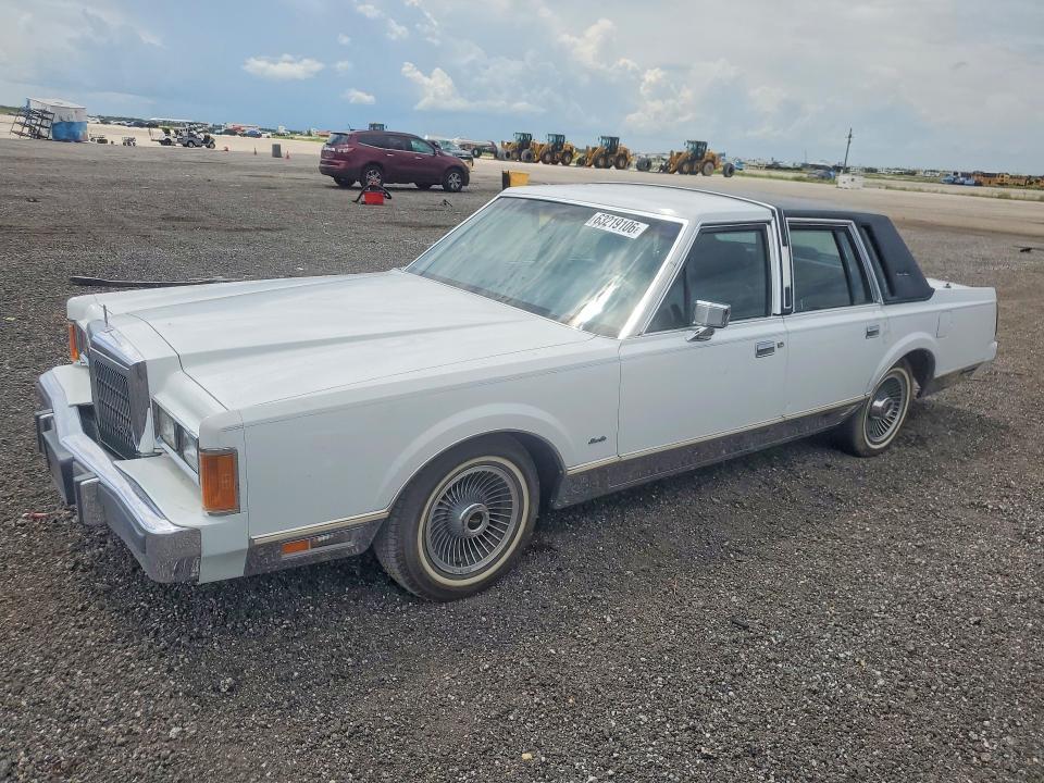 Lincoln Town Car
