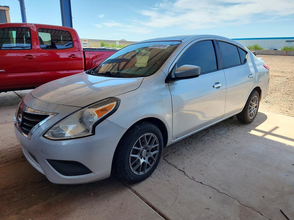 2019 Nissan Versa — фото 1